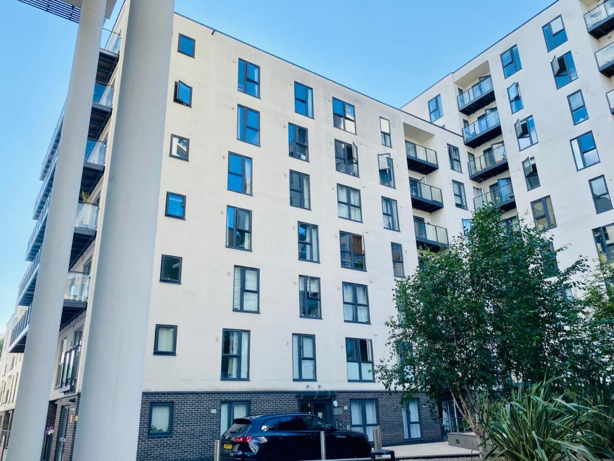 Cloud9Sa At The Nankeville Woking Exterior photo